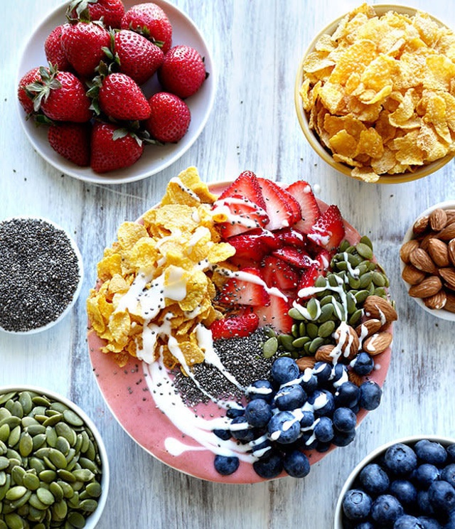 Misky plné vitamínů aneb 5 receptů na smoothie bowls