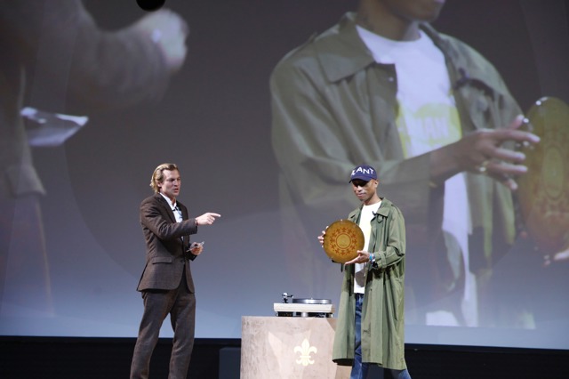 Pharrell Williams složil píseň, kterou uslyší až naše vnoučata! Pharrell Williams složil píseň, kterou uslyší až naše vnoučata!