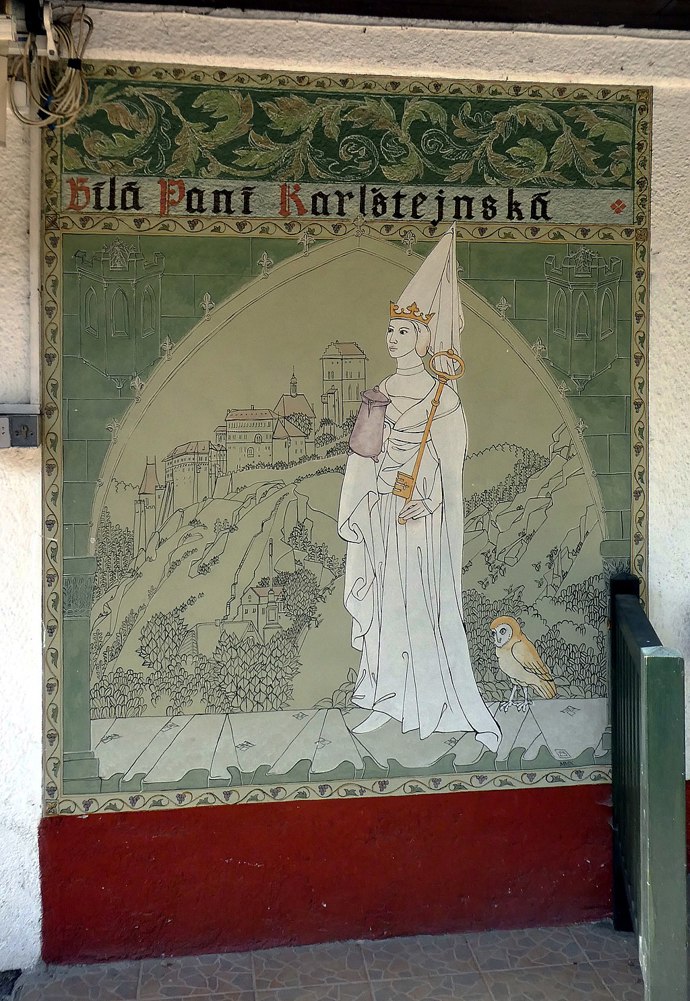 Bílá paní je doma na mnoha českých hradních sídlech.
