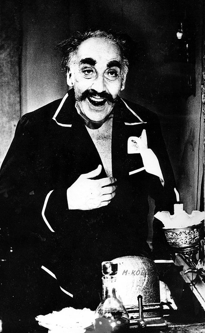 Snímek z filmu Adéla ještě nevečeřela režiséra Oldřicha Lipského z roku 1978.
