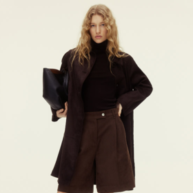 Hnědé bermudy, H&M, 739 Kč
