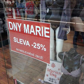 Dny Marianne z pohledu muže aneb jak nestrávit celý život jako bezpohlavní včela Dny Marianne z pohledu muže aneb jak nestrávit celý život jako bezpohlavní včela