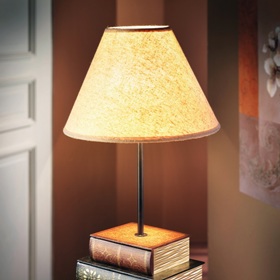 Stolní lampa Lexika s podstavcem z „knih“ z umělého kamene Stolní lampa Lexika s podstavcem z „knih“ z umělého kamene