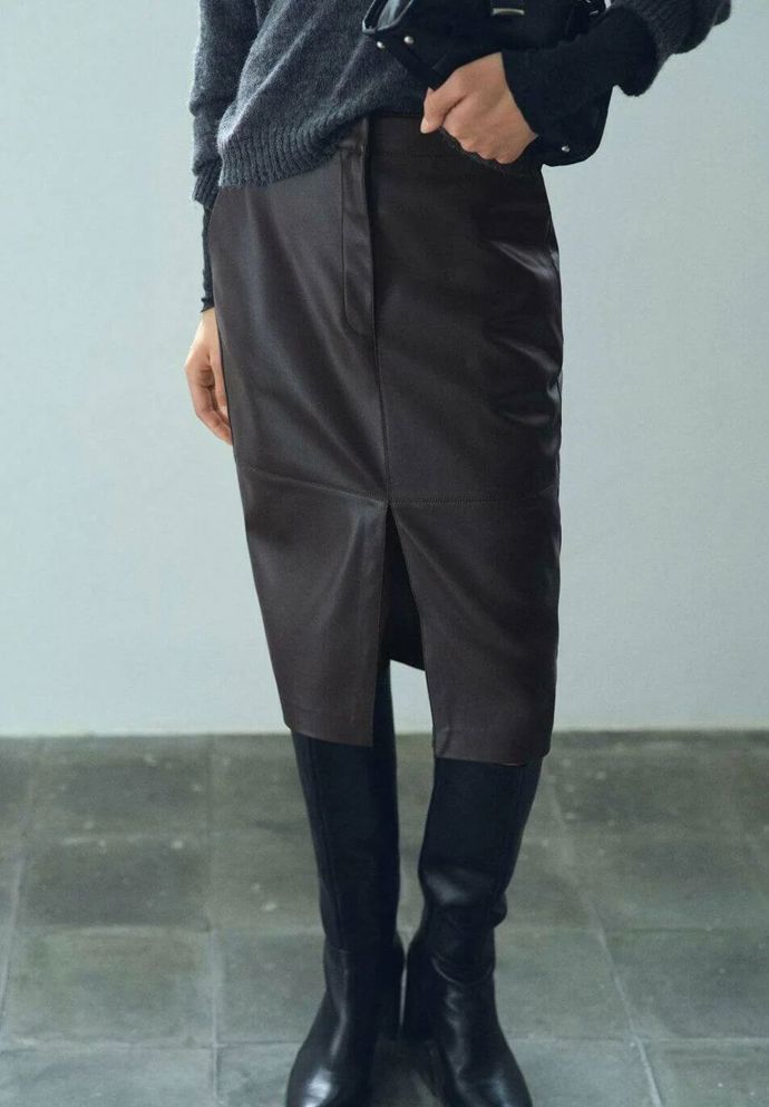 Koženková sukně Mango, 899 Kč, prodává Zalando
