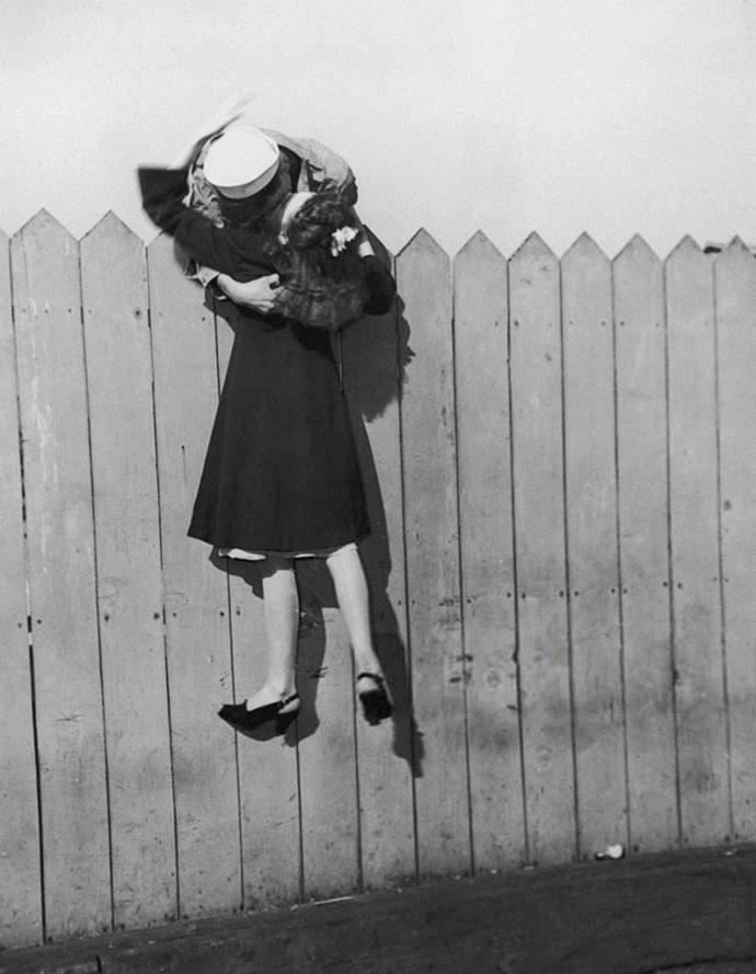 První polibek po mnoha letech. Rok 1945.
Autor: Hulton Archive