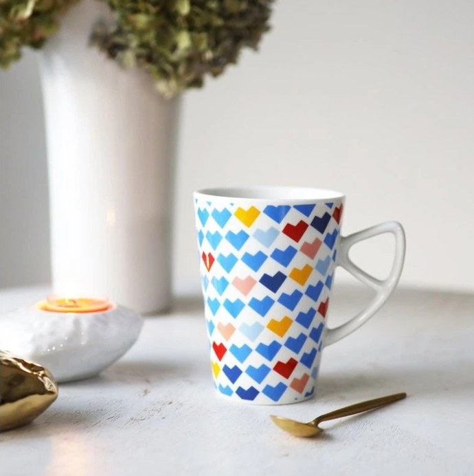 Velký hrnek barevné Srdce, MgA. Lenka Sárová Malíská, Originální porcelán, 369 Kč
