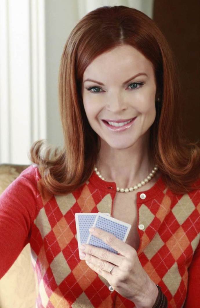 Zoufalé manželky: Bree 

Tento účes je vždy perfektní jako postava, kterou hraje Marcia Cross. Bree je skvělá kuchařka, hospodyně, matka a její očekávání jsou vždy vyšší než její podpatky. 
