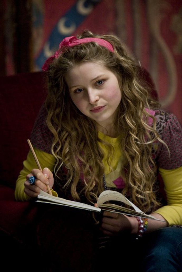 Jessie Cave jako Levandule Brownová 
