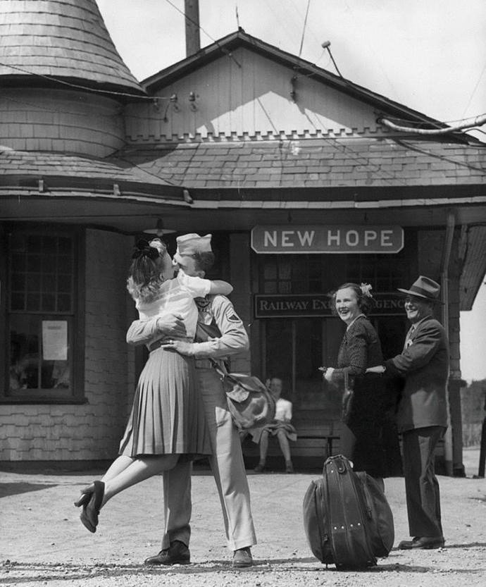 Setkání po mnoha letech. Connecticut, rok 1945.
Autor: Harold M. Lambert