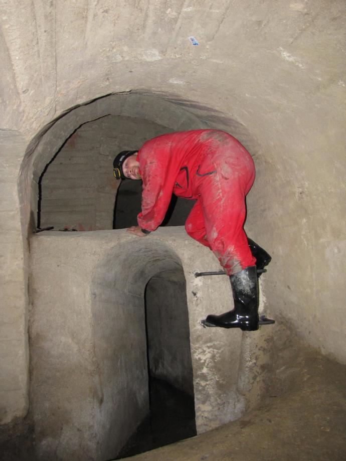 Někteří se při prohlídce ušpiní
