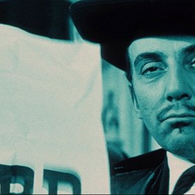 Miloš Kopecký jako gangster Hogo Fogo ve fillmu Linonádový Joe režiséra Oldřicha Lipského z roku 1964.
Miloš Kopecký jako gangster Hogo Fogo ve fillmu Linonádový Joe režiséra Oldřicha Lipského z roku 1964.