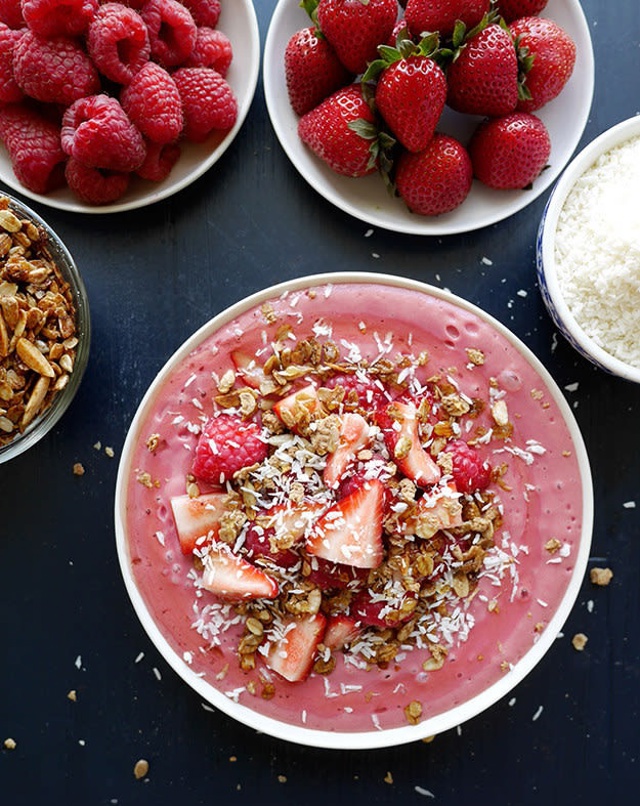Misky plné vitamínů aneb 5 receptů na smoothie bowls
