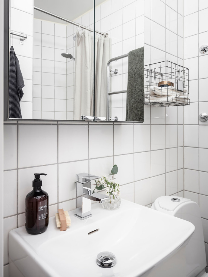 Uklidňující světlo, nadčasové materiály a skvěle promyšlený prostor – to vše najdete v tomto jednopokojovém bytě. Elegantní kuchyně, nadčasová koupelna a původní prkenné podlahy tvoří základ útulného domova, který ocení milovníci designu i praktičnosti.
Uklidňující světlo, nadčasové materiály a skvěle promyšlený prostor – to vše najdete v tomto jednopokojovém bytě. Elegantní kuchyně, nadčasová koupelna a původní prkenné podlahy tvoří základ útulného domova, který ocení milovníci designu i praktičnosti.