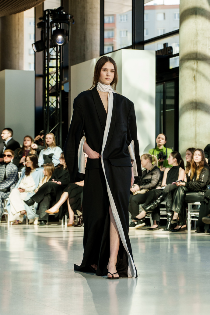 V soutěži pro mladé talenty Mattoni Young Fashion Stars zvítězila Tereza Fodorová, získala možnost prezentace na KVIFF 2026.
