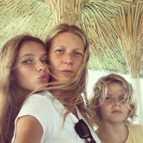 Zakladatelka úspěšného brandu Goop - Gwyneth Paltrow je nejen skvělou herečkou, ale také maminkou dcery Apple Martin.
Zakladatelka úspěšného brandu Goop - Gwyneth Paltrow je nejen skvělou herečkou, ale také maminkou dcery Apple Martin.