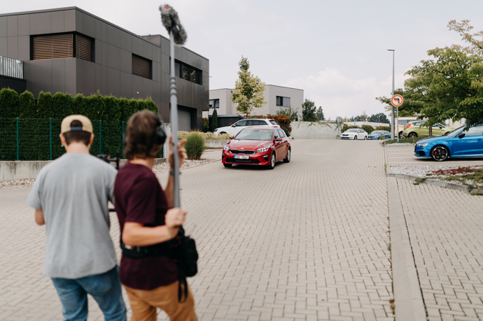 Ze zákulisí natáčení s Renatou Langmannovou a Kia Ceed. Ze zákulisí natáčení s Renatou Langmannovou a Kia Ceed.