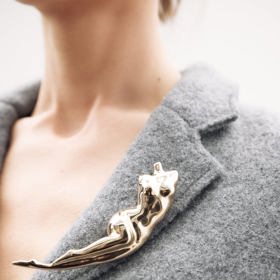 Kovová brož torzo, Zara, 499 Kč
Kovová brož torzo, Zara, 499 Kč