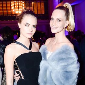 Cara a Poppy Delevingne