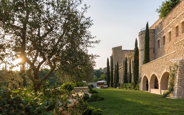 05 french chateaux you can stay in