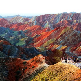 Duhové hory v geologickém parku Zhangye Danxia Landform, Čína Duhové hory v geologickém parku Zhangye Danxia Landform, Čína