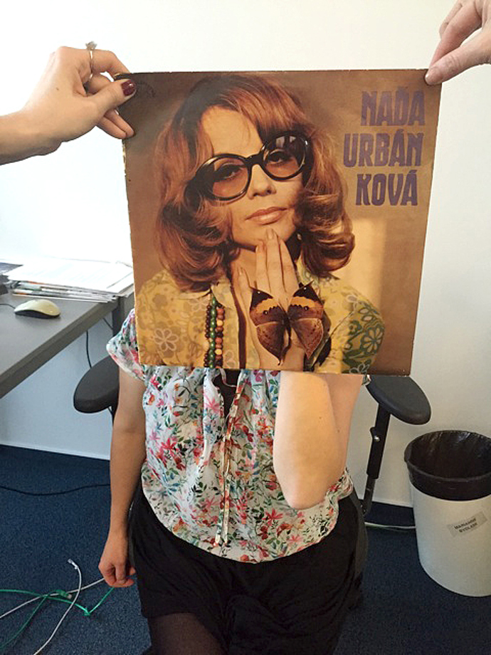 Internetový fenomén: Sleeveface Internetový fenomén: Sleeveface