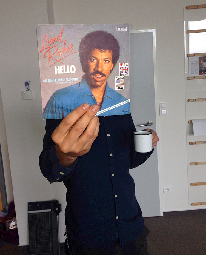 Internetový fenomén: Sleeveface Internetový fenomén: Sleeveface