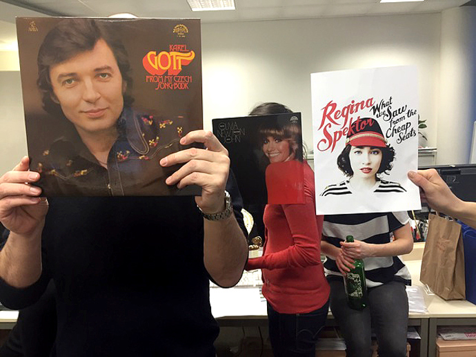 Internetový fenomén: Sleeveface Internetový fenomén: Sleeveface