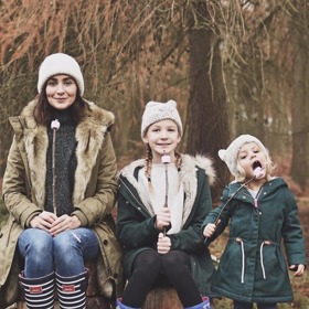 INSPIRACE: Matka dvou dcer se s nimi fotí na Instagram ve stejném oblečení