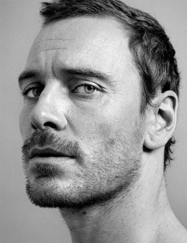 05_Mood-magazine-outtake-michael-fassbender-31111451-539-700