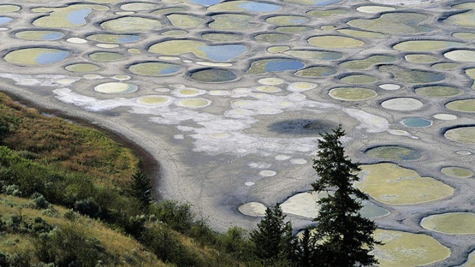 Flekaté jezero, Kanada Flekaté jezero, Kanada