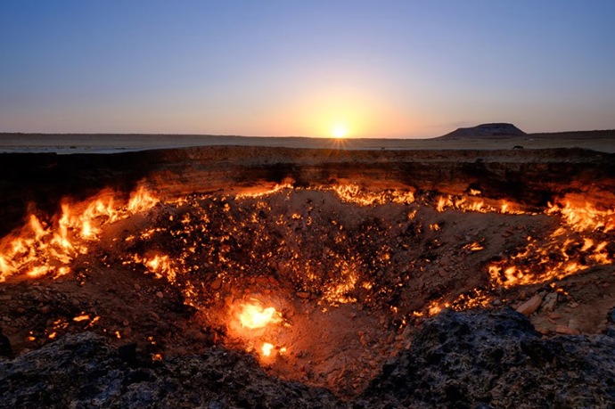 Brány do pekla, Dewerze, Turkmenistan Brány do pekla, Dewerze, Turkmenistan