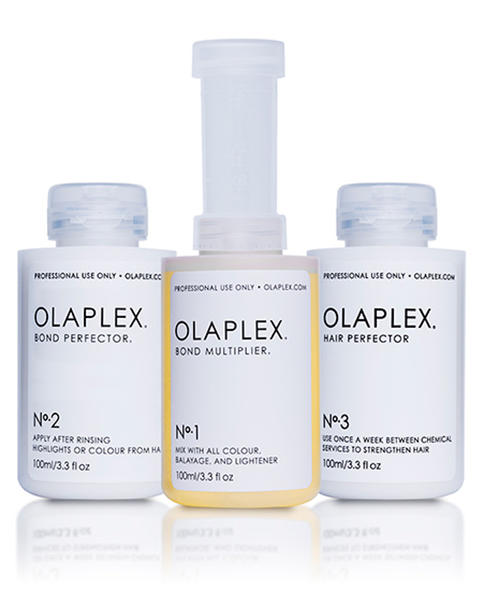 Profesionální ošetření Olaplex (www.olaplex.cz) sestává ze třech kroků. Profesionální ošetření Olaplex (www.olaplex.cz) sestává ze třech kroků.