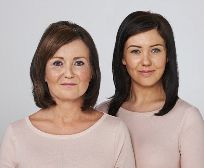 Jodie: „Mamka vždycky říká, že nesnáší stárnutí. Přála bych si, aby viděla, jak vypadá skvěle. Jsem moc ráda, že jsme si tak podobné. Máme stejné oči, rty i dolíčky na tvářích.“