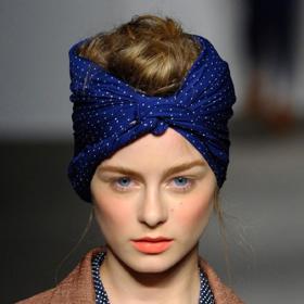 10 trendy tipů, jak si uvázat šátek na hlavě