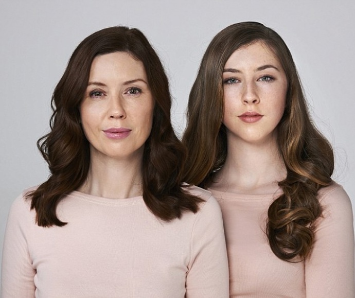 Darcey: „I když jsem si vždycky říkala, že jsme si s mamkou podobné, naše fotomontáž mě hodně překvapila. Vypadat za 30 let vypadala jako ona, tak si pískám.“