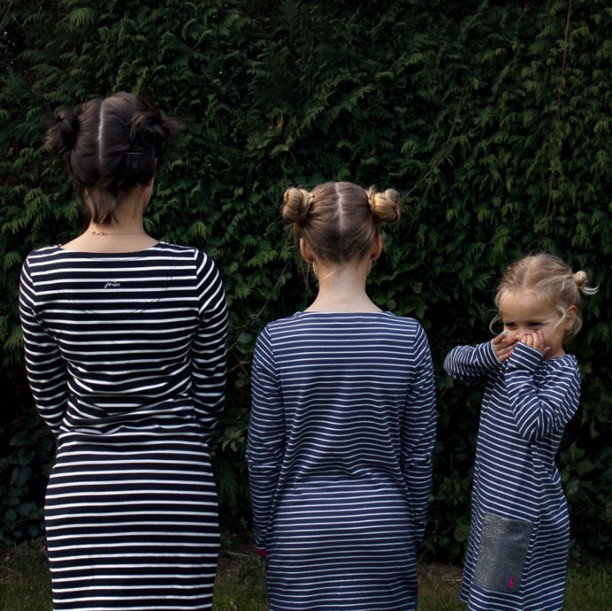 INSPIRACE: Matka dvou dcer se s nimi fotí na Instagram ve stejném oblečení INSPIRACE: Matka dvou dcer se s nimi fotí na Instagram ve stejném oblečení