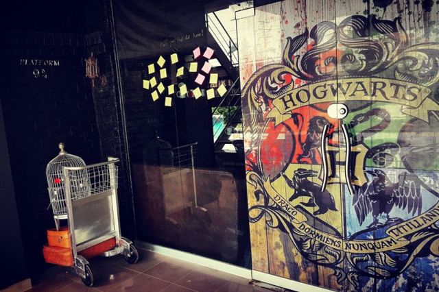 hogwarts cafe glamour 17oct16 pr hogwartscafe b 1080x720