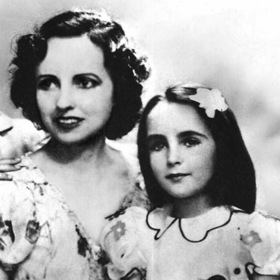 Elizabeth Taylor a její maminka Sarah Elizabeth Taylor a její maminka Sarah