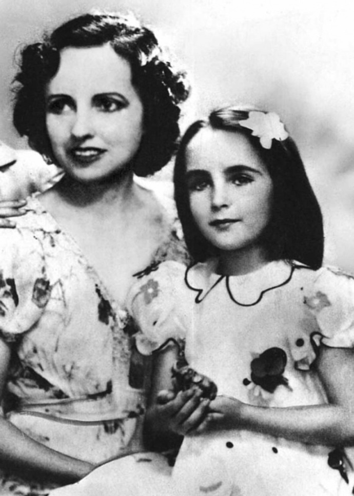 Elizabeth Taylor a její maminka Sarah Elizabeth Taylor a její maminka Sarah