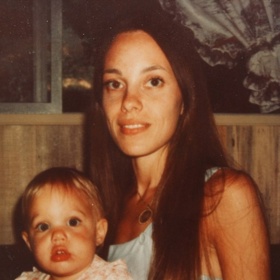 Angelina Jolie a její maminka Marcheline Angelina Jolie a její maminka Marcheline