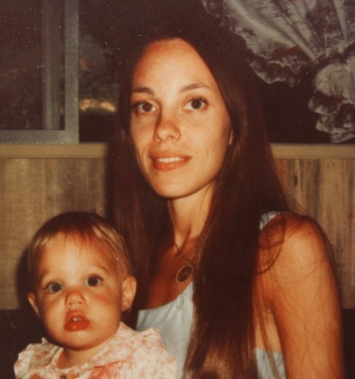 Angelina Jolie a její maminka Marcheline Angelina Jolie a její maminka Marcheline