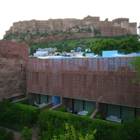 Hotel v Dzodpuru z dilny Lotus architektu z Dilli