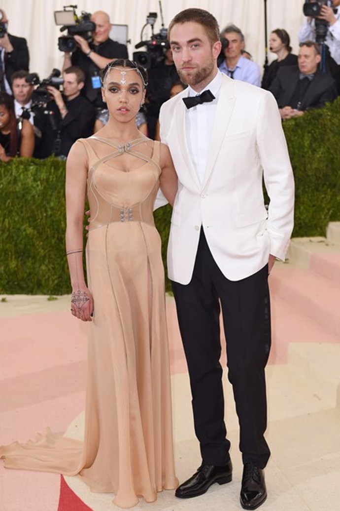 2. FKA twigs a Robert Pattinson 2. FKA twigs a Robert Pattinson