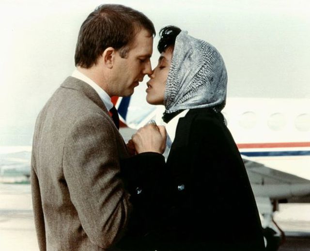 KEVIN COSTNER WHITNEY HOUSTON Film THE BODYGUARD KEVIN COSTNER WHITNEY HOUSTON Film THE BODYGUARD