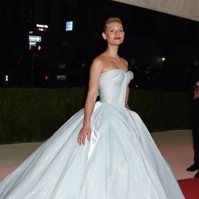 Asi nejvíc nás nadchla herečka Claire Danes a její ve tmě svítící „popelkovská“ róba z dílny Zaca Posena.