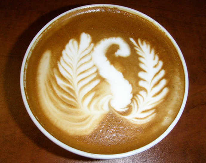 Video: jak si vyrobit perfektní domácí caffè latte Video: jak si vyrobit perfektní domácí caffè latte