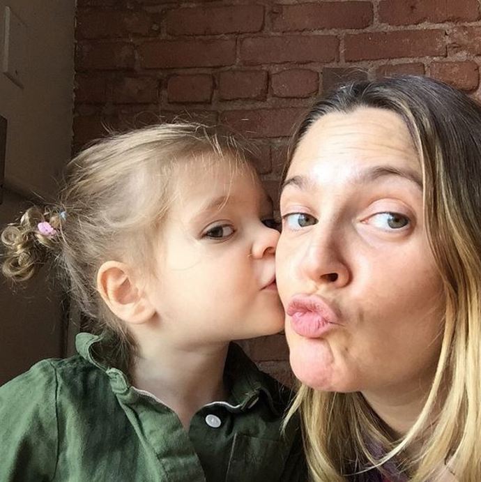 Nenalíčená Drew Barrymore a její dcera, dvakrát přirozená krása.