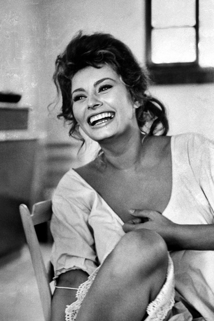 Italská diva byla ohromnou kráskou od 60. let a zůsává jí dodnes. Její tajemství? Olivový olej. Alespoň dvě lžíce denně do jídla a pak se jím také po koupeli natřít, aby byla kůže krásně zvláčněná a hebká. 