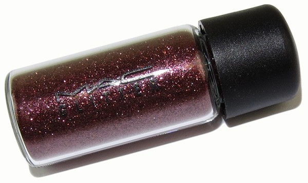 mac-pigment-glitter-charm-in-reflects-blackened-red-3.gif.jpeg