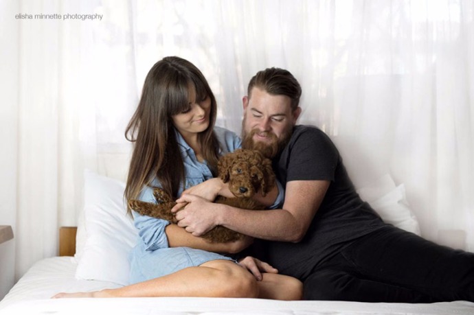 Místo miminka si pořídili štěně a jejich  fotografie se rychle staly virálními